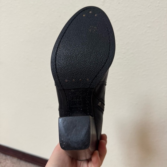 FRYE Patty Gore Black Leather Heeled Moto Ankle Bootie - Picture 4 of 7